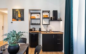 Adelante Apartment